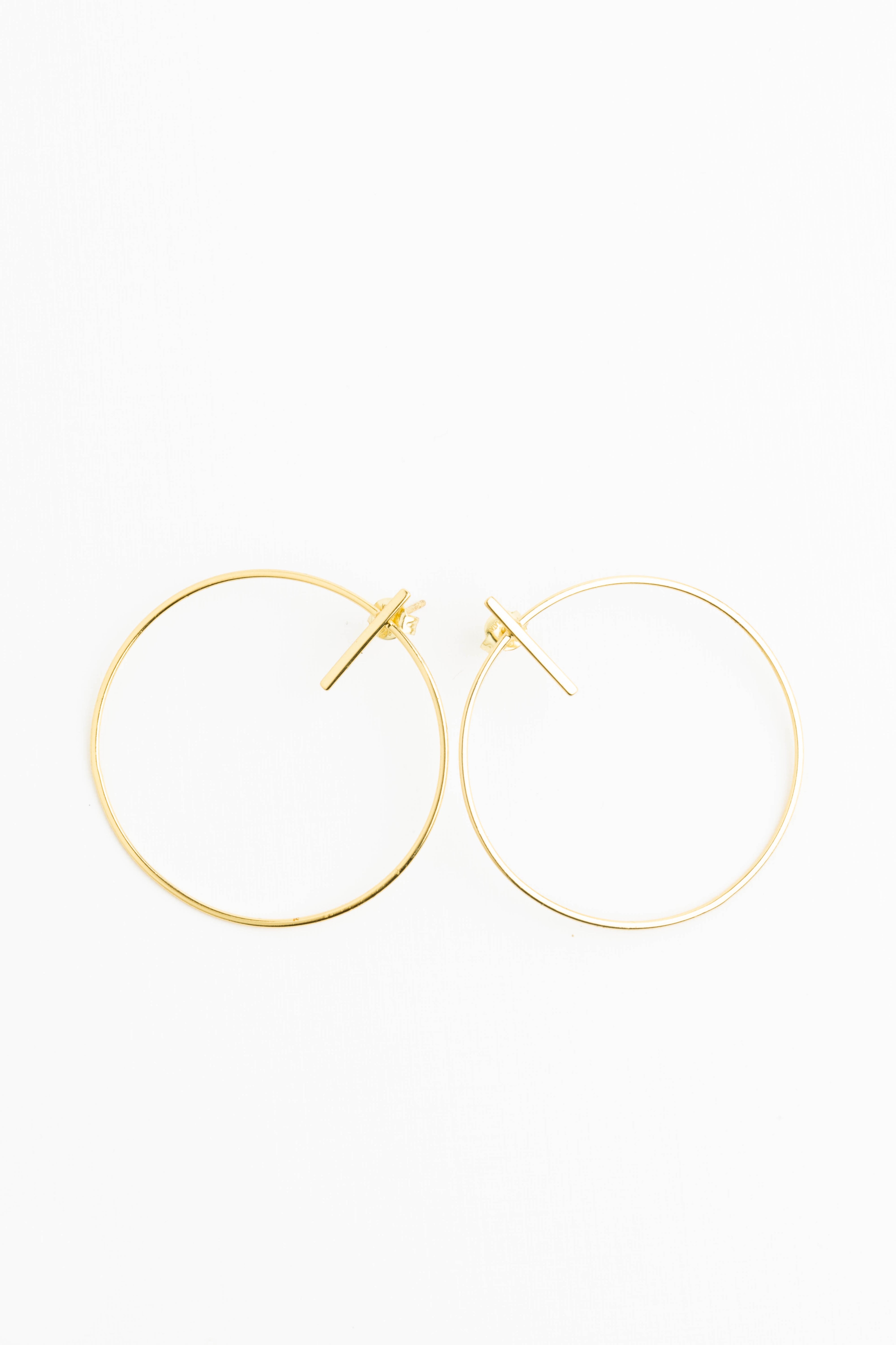 Aretes de plata .925 bañados en oro 18K 1832 círculo con barrita