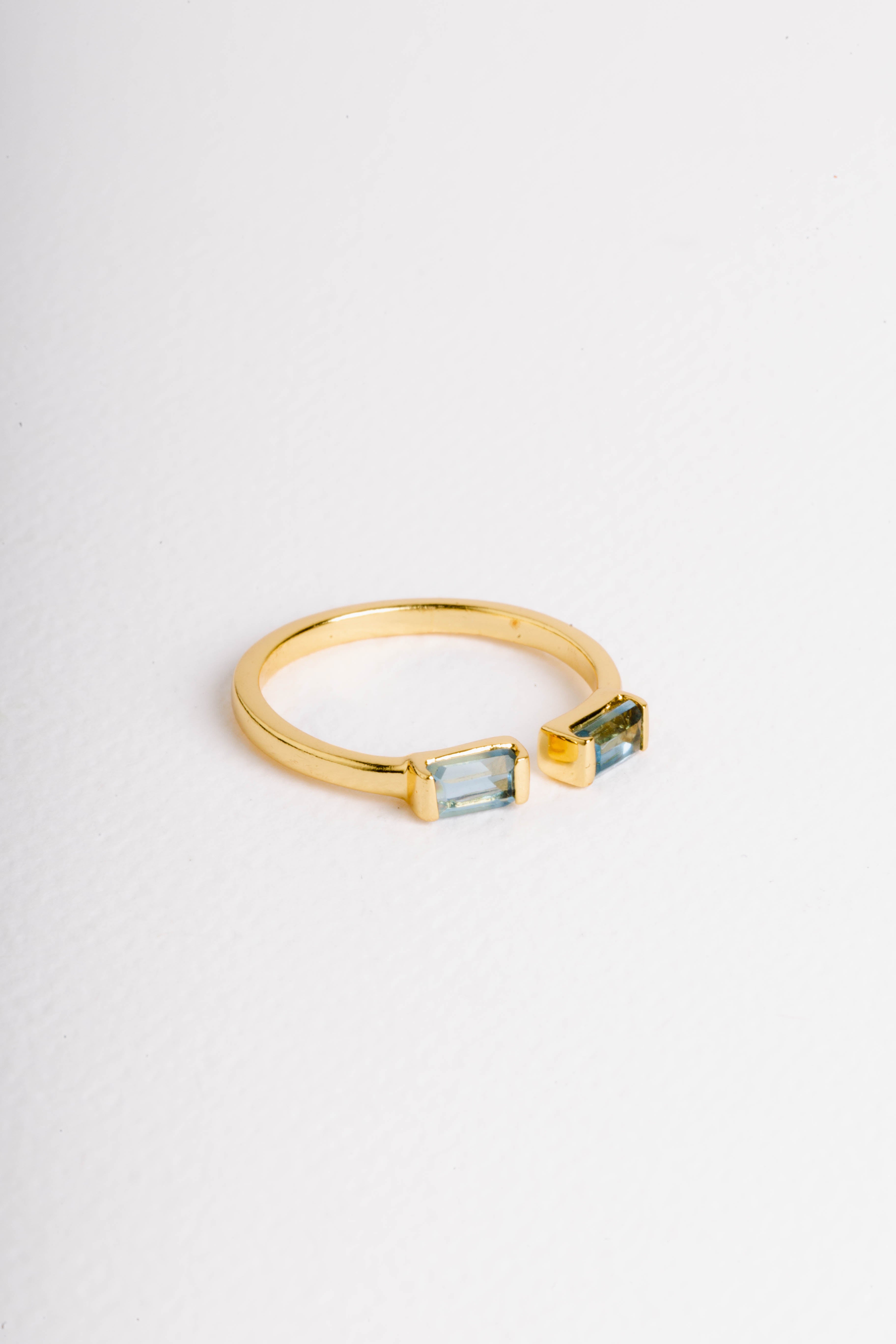 Anillo de piedra natural bañada en oro 18K aguamarina