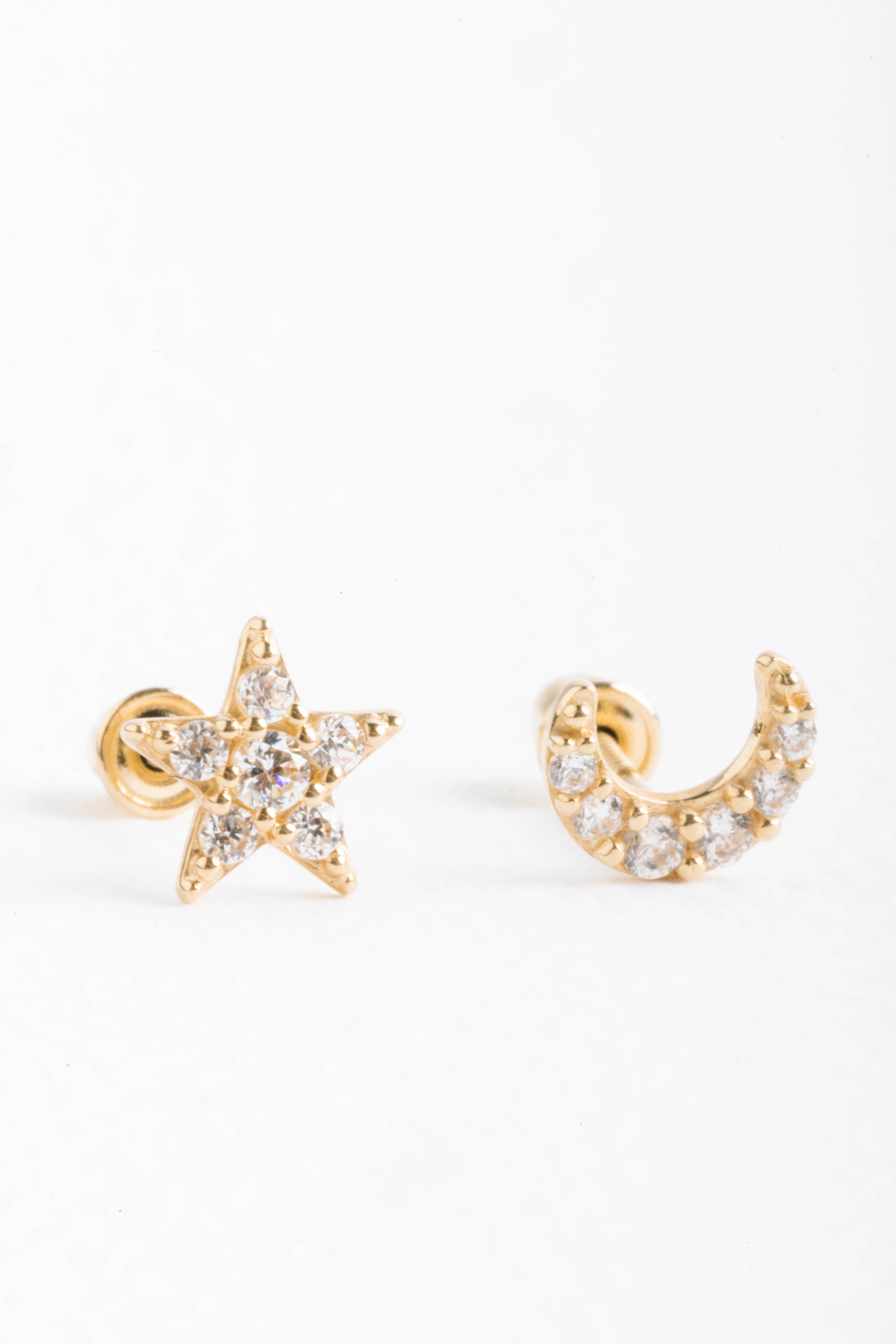 Broquel de oro sólido 14K Estrella y luna con zirconia 0.6 cm