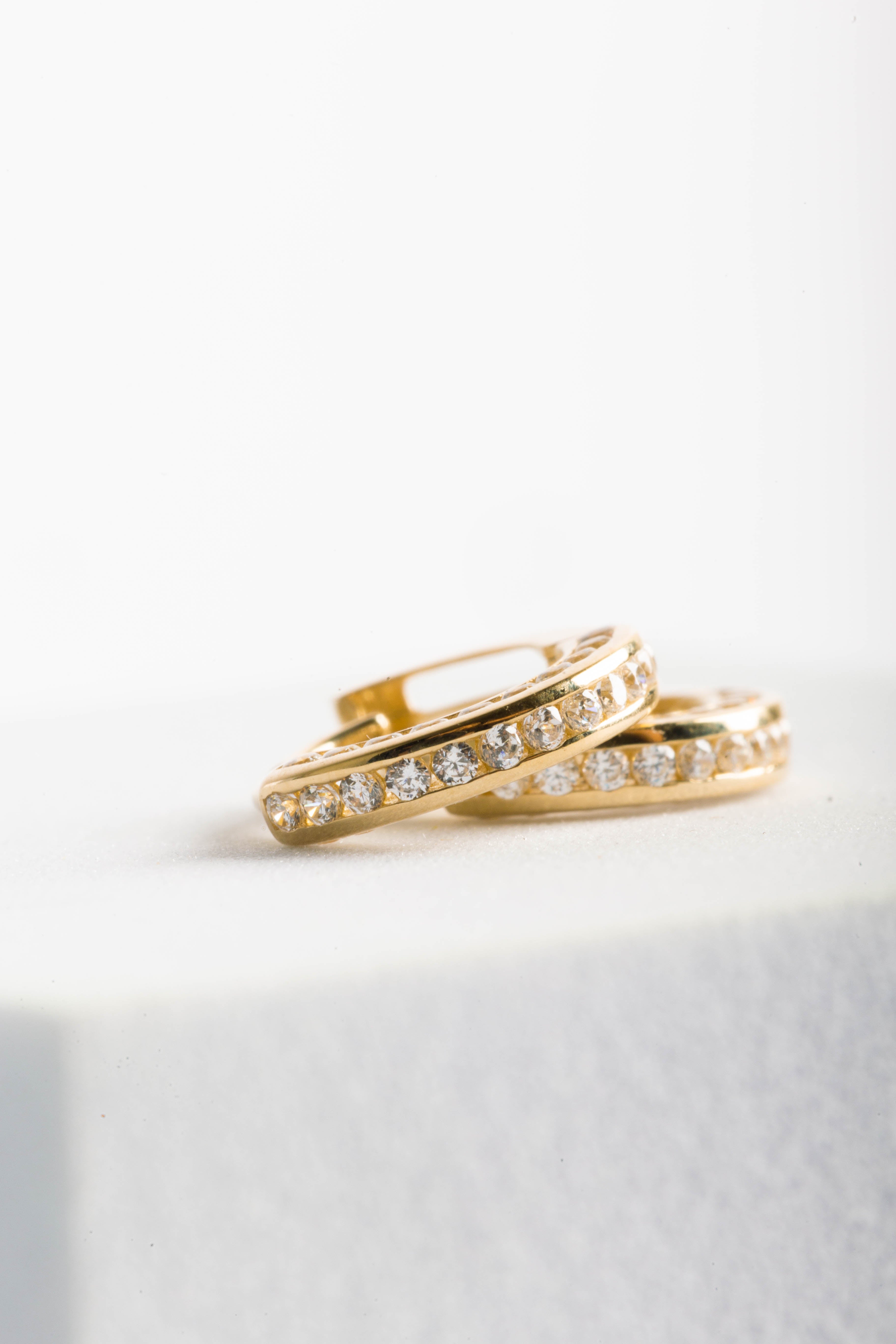 Arracadas de oro sólido 10K mini zirconia 3D 1 cm