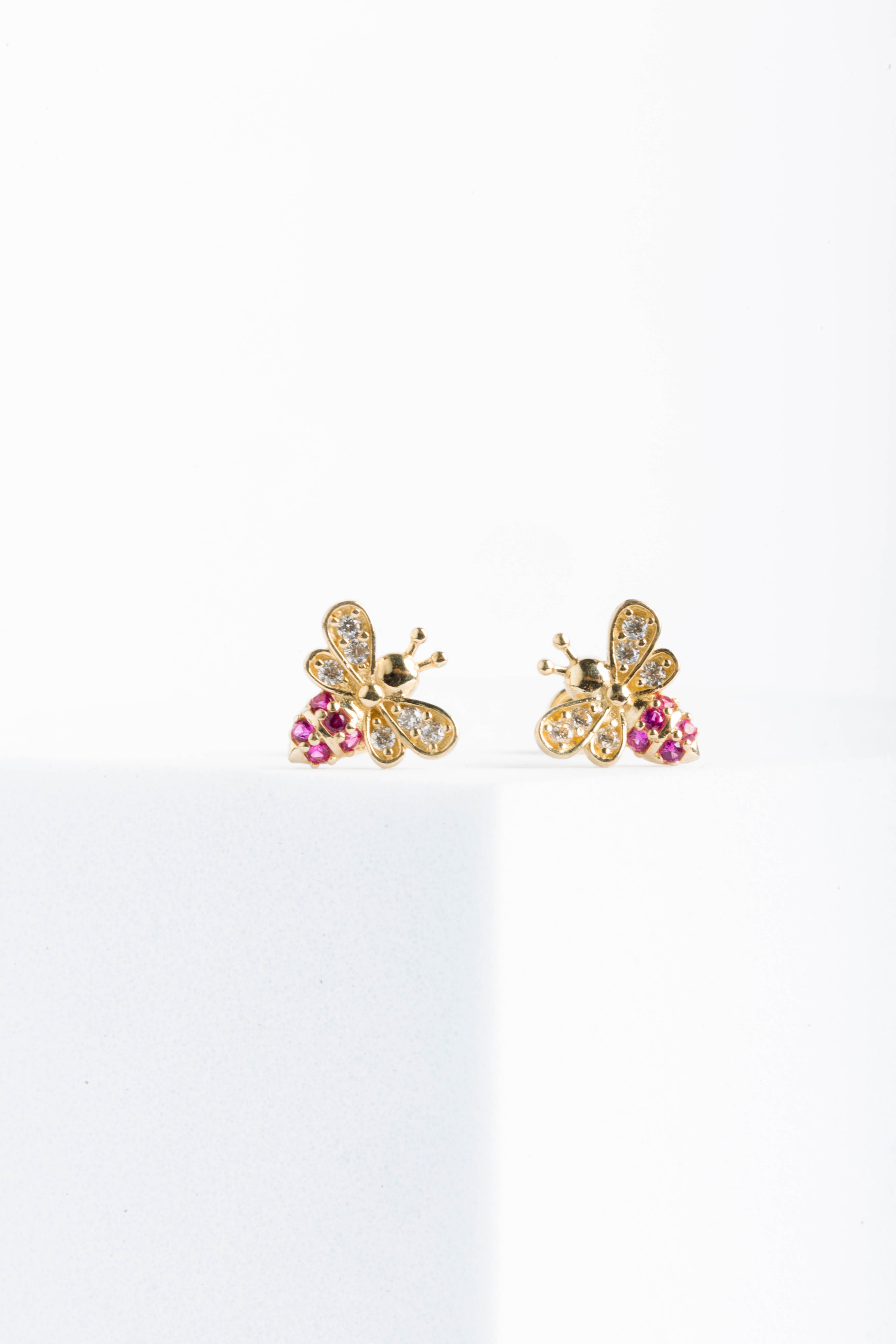 Broquel de oro sólido 10K Abejas con zirconia 0.7 cm x 0.7 cm