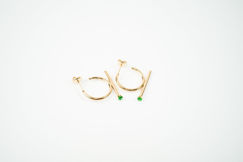 Aretes media arracada acero inoxidable WATERPROOF doradas con zirconia verde