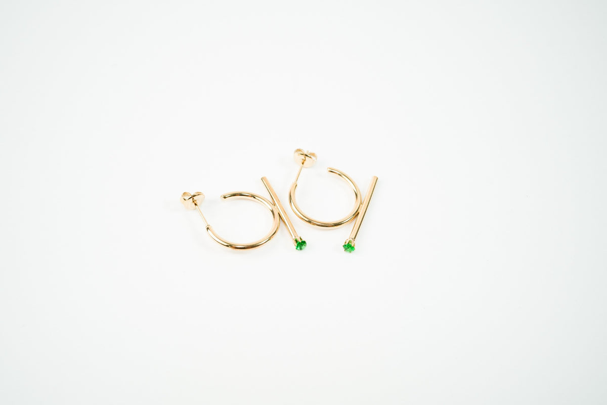 Aretes media arracada acero inoxidable WATERPROOF doradas con zirconia verde